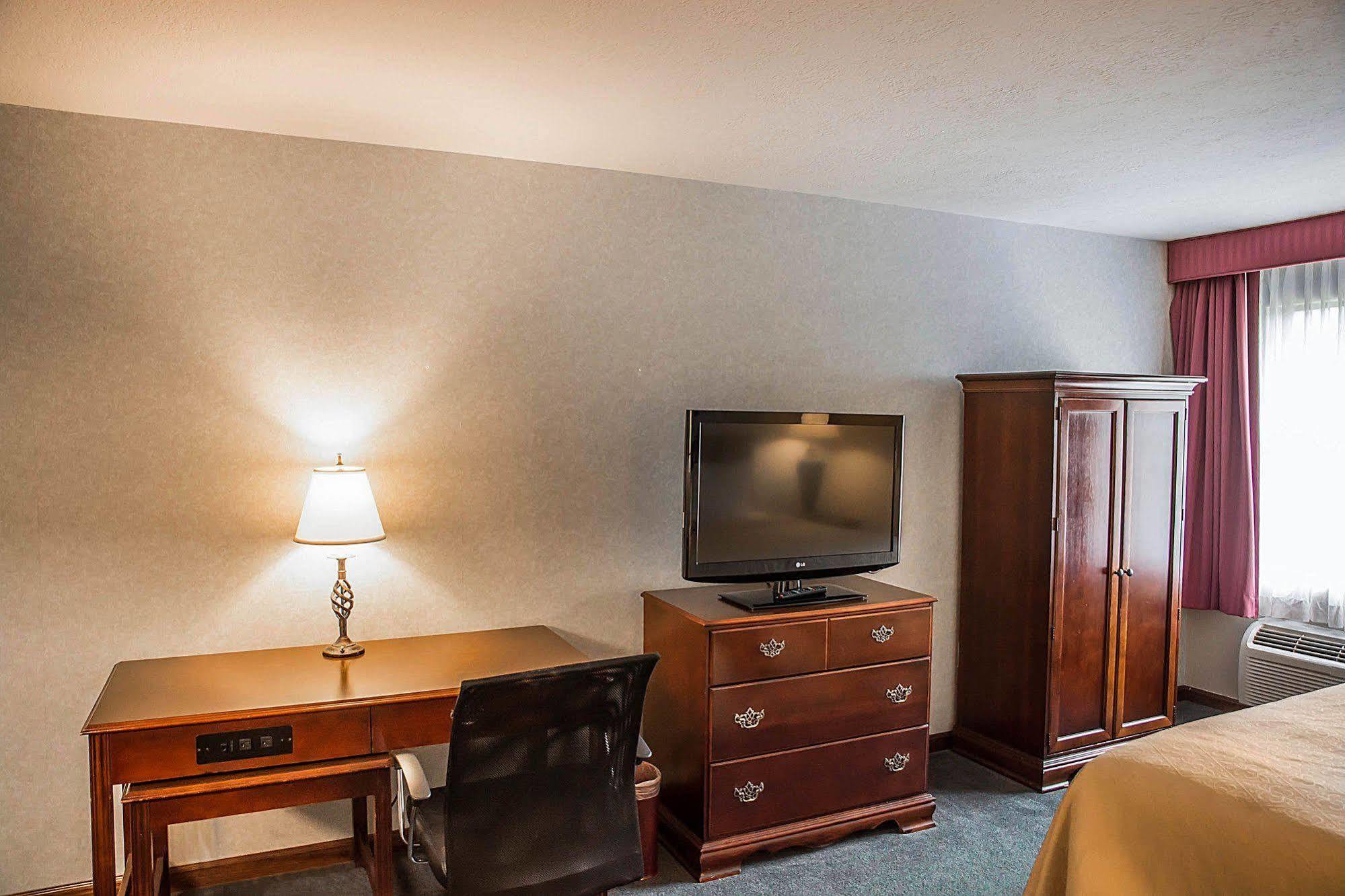 Quality Inn & Suites Cincinnati I-275 Springdale Dış mekan fotoğraf