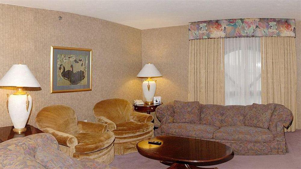 Quality Inn & Suites Cincinnati I-275 Springdale Dış mekan fotoğraf